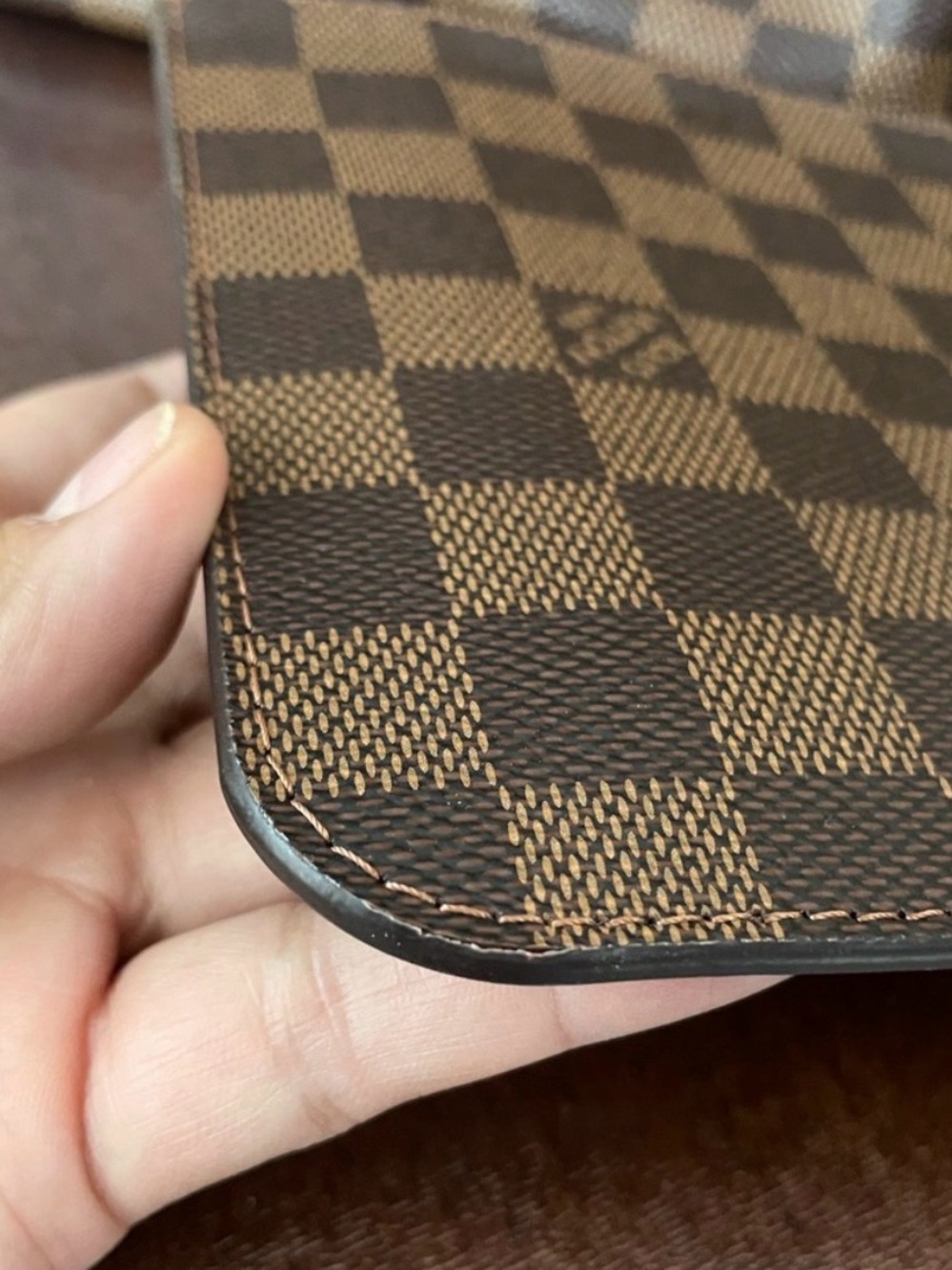 Authentic LOUIS VUITTON Damier Neverfull MM Pouch. - Picture 7 of 13